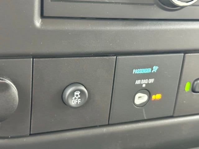 2025 Chevrolet Express Cargo Work Van - Photo 13