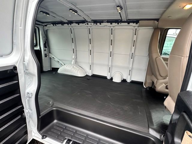 2025 Chevrolet Express Cargo Work Van - Photo 17