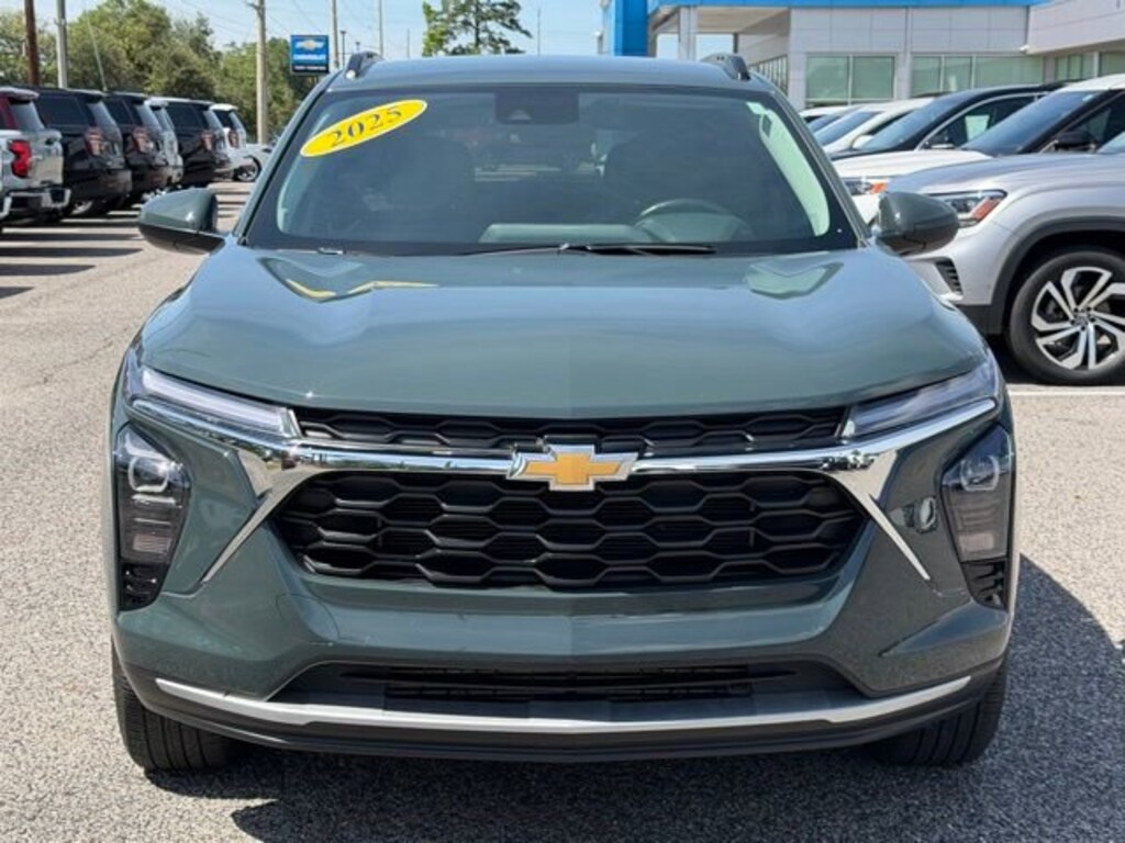 Used 2025 Chevrolet Trax LT SUV