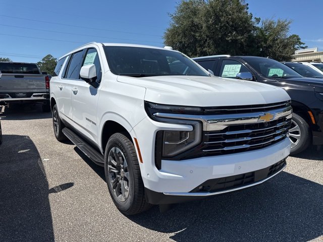 2026 Chevrolet Suburban LT photo 2