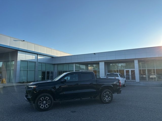 2023 Chevrolet Colorado Z71 photo 2