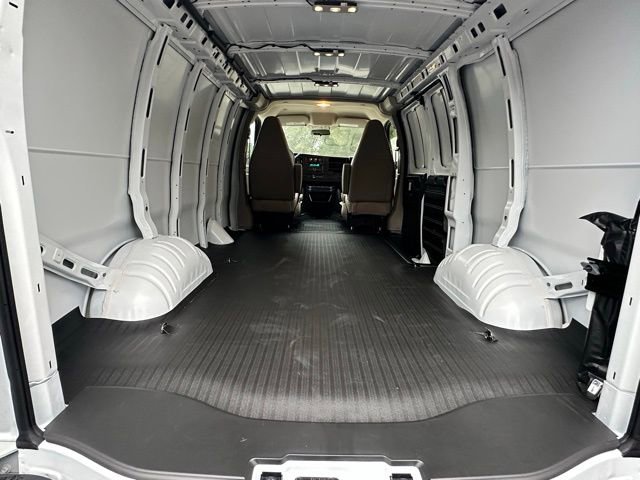 2025 Chevrolet Express Cargo Work Van - Photo 19