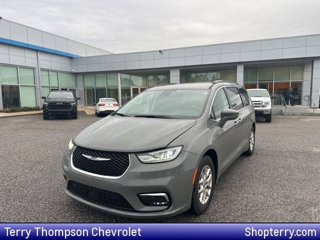 2022 Chrysler Pacifica Touring L's photo