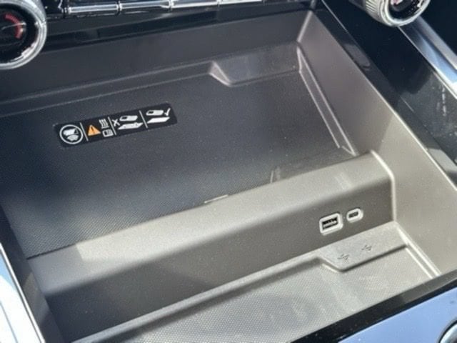 2025 Chevrolet Suburban Premier - Photo 22