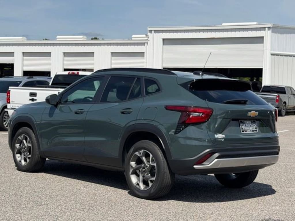 Used 2025 Chevrolet Trax LT SUV