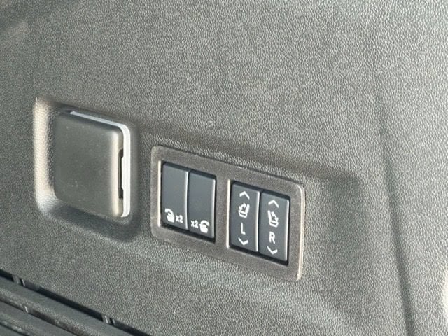 2025 Chevrolet Suburban Premier - Photo 15