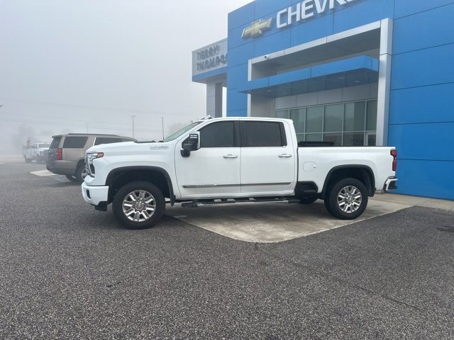 2025 Chevrolet Silverado 2500HD High Country photo 2