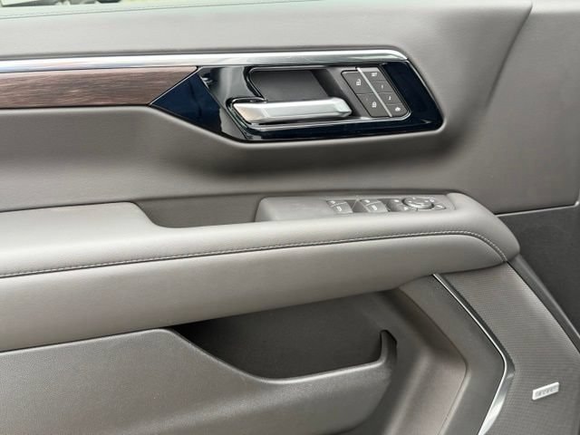 2026 Chevrolet Suburban LT - Photo 11
