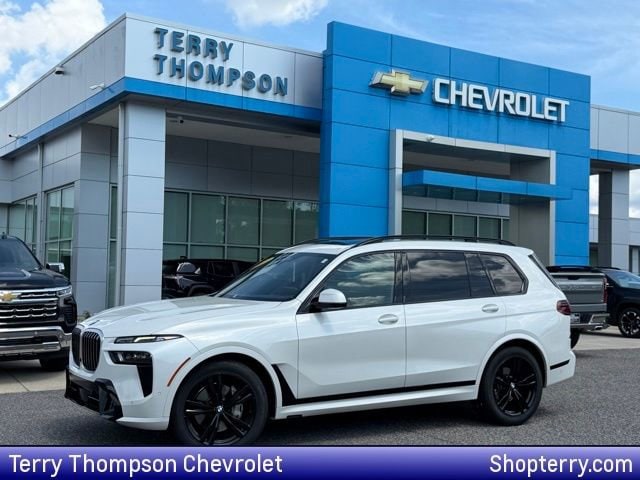 2023 BMW X7 xDrive40i's photo