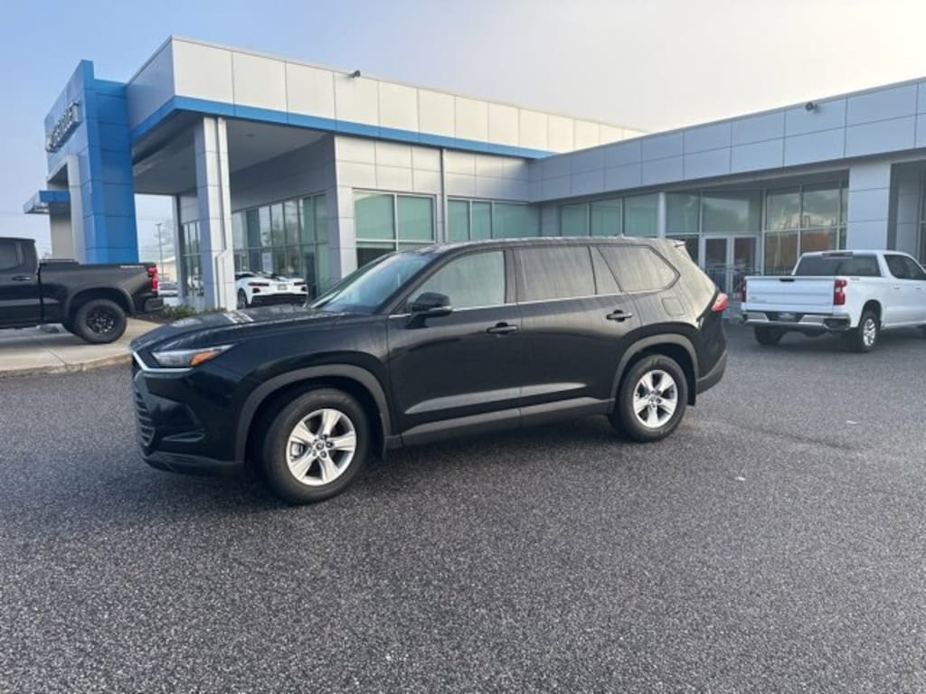 Used 2025 Toyota Grand Highlander LE SUV