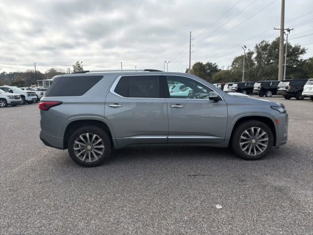Used 2023 Chevrolet Traverse Premier SUV