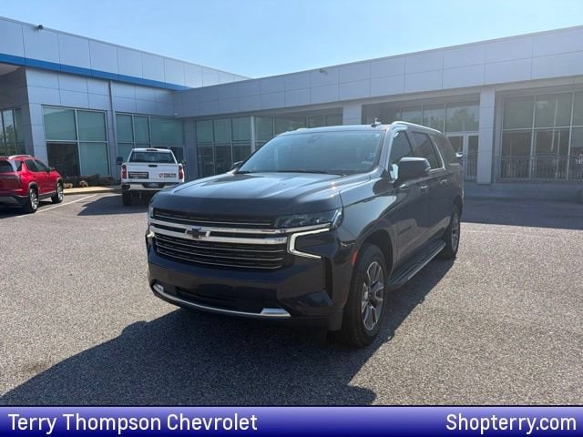 2022 Chevrolet Suburban 2WD 1500 LT's photo
