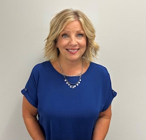 Staff member Joni from a9ba2022ba53