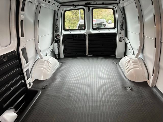 2025 Chevrolet Express Cargo Work Van - Photo 21