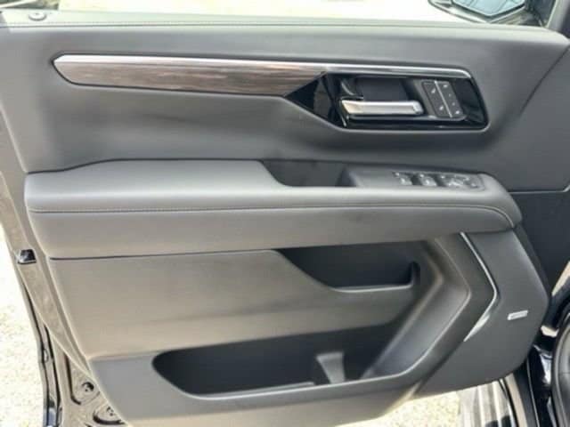 2025 Chevrolet Suburban Premier - Photo 17