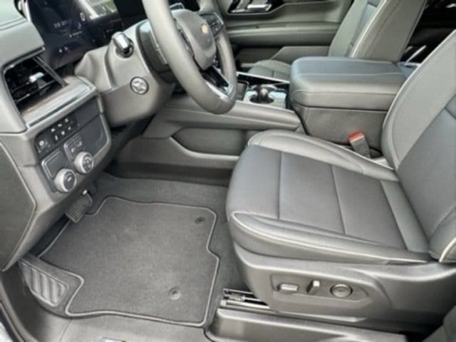 2025 Chevrolet Suburban Premier - Photo 6