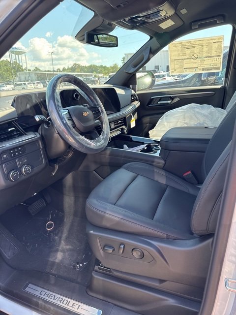 2026 Chevrolet Suburban LT photo 3