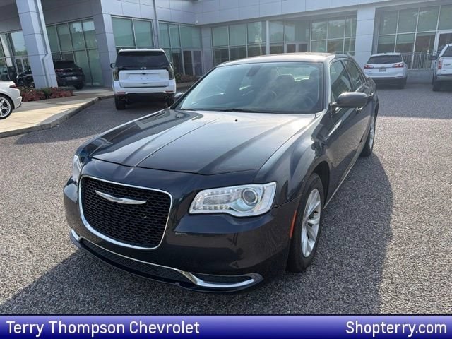 2016 Chrysler 300 Limited's photo