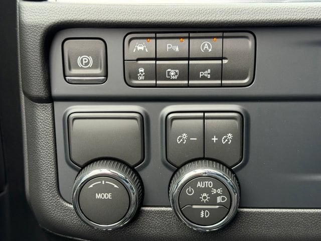 2026 Chevrolet Suburban LT - Photo 18