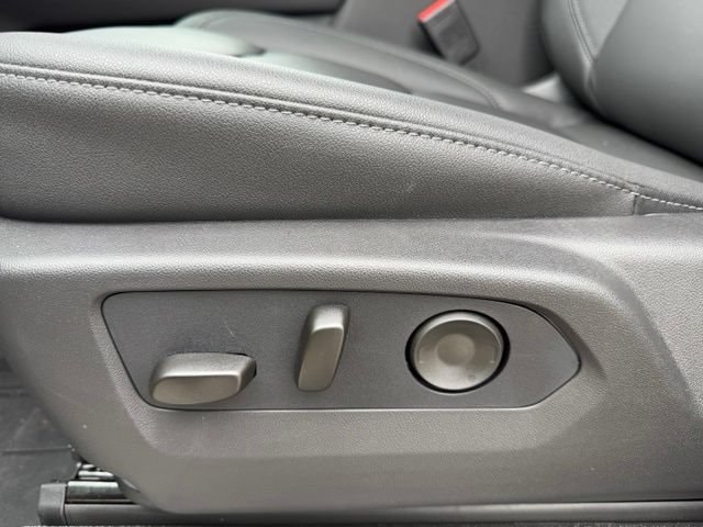 2026 Chevrolet Suburban LT - Photo 13