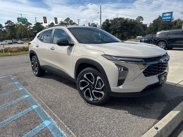 2026 Chevrolet Trax photo 2