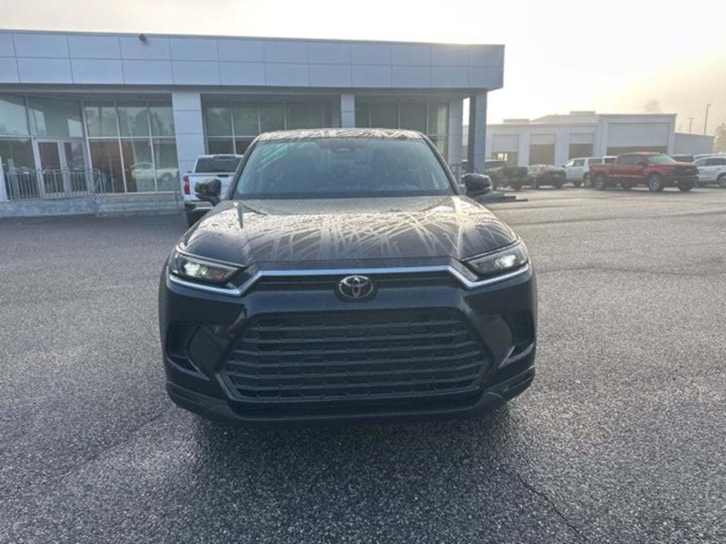 Used 2025 Toyota Grand Highlander LE SUV