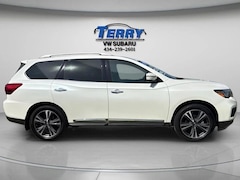 2017 Nissan Pathfinder Platinum SUV