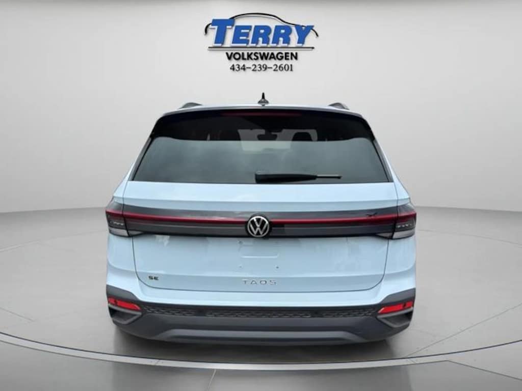 New 2026 Volkswagen Taos 1.5T SE Black SUV