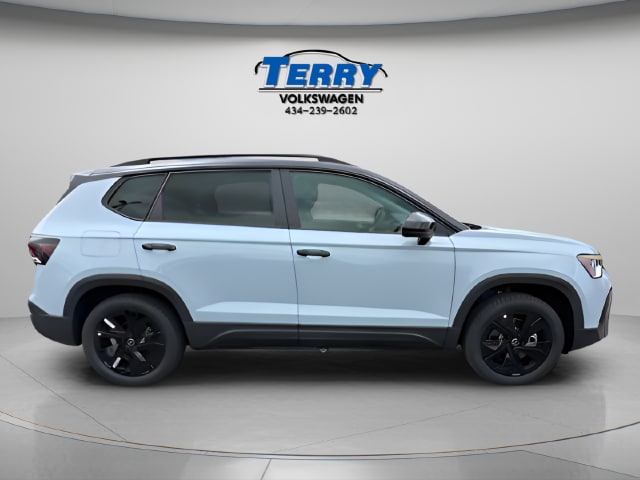 2026 Volkswagen Taos SE Black