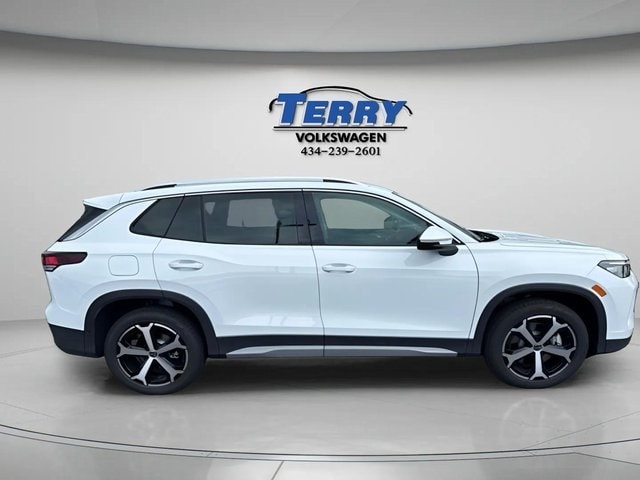 2025 Volkswagen Tiguan SE's photo