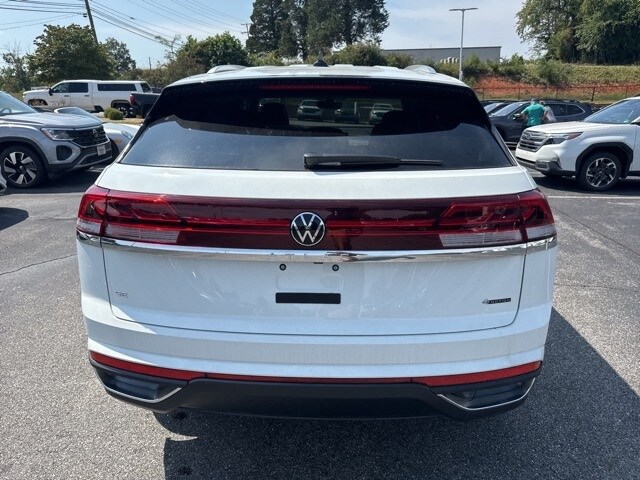 2026 Volkswagen Atlas Cross Sport SE photo 2
