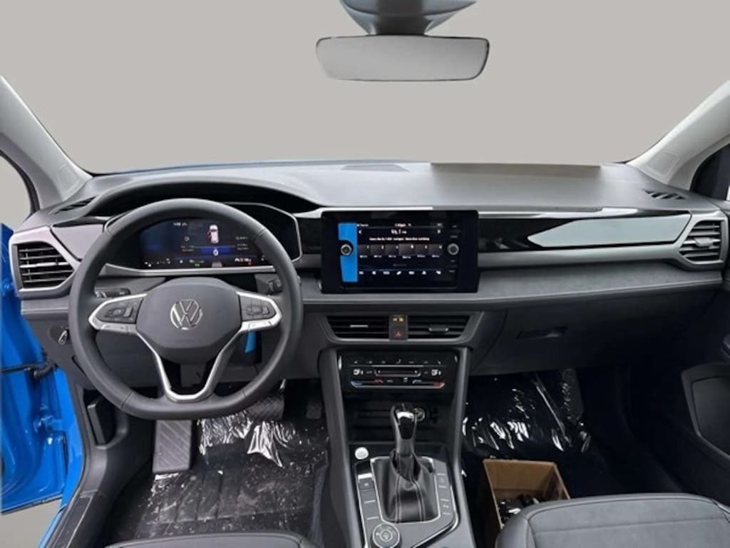 New 2025 Volkswagen Taos 1.5T SE Black SUV