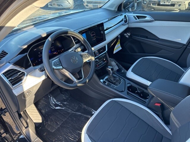2026 Volkswagen Taos SE photo 4