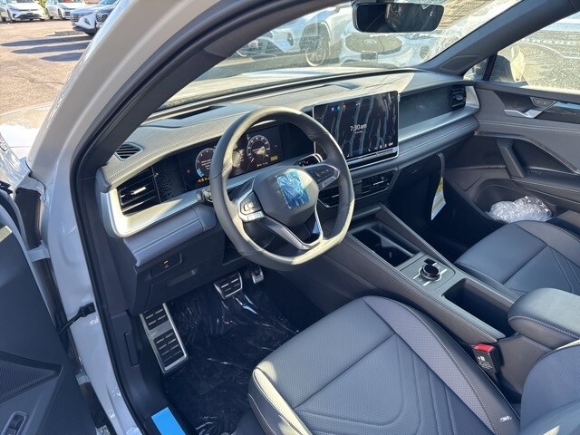 2026 Volkswagen Tiguan SE R-Line Black photo 2