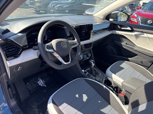 2025 Volkswagen Taos S photo 3
