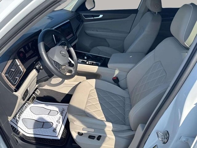 2024 Volkswagen Atlas SEL Premium R-Line photo 3