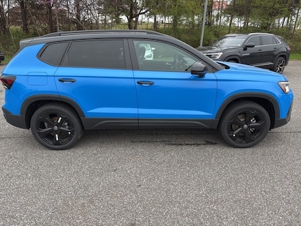 2025 Volkswagen Taos 1.5T SE Black SUV