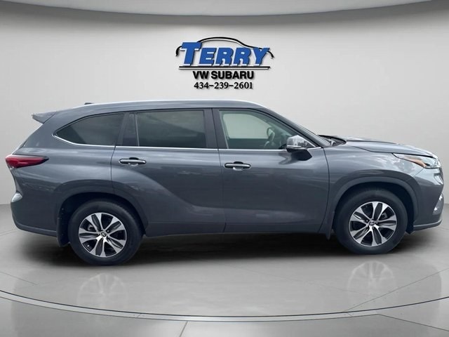 2023 Toyota Highlander XLE's photo