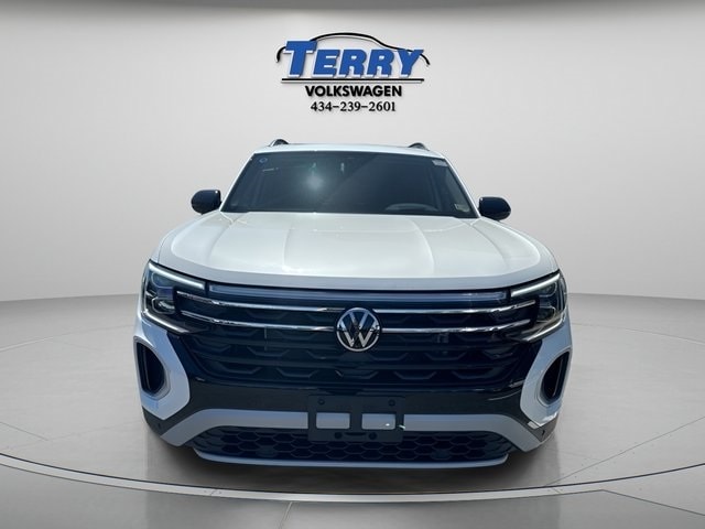 Certified 2024 Volkswagen Atlas Atlas Peak Edition with VIN 1V2GR2CAXRC558968 for sale in Lynchburg, VA