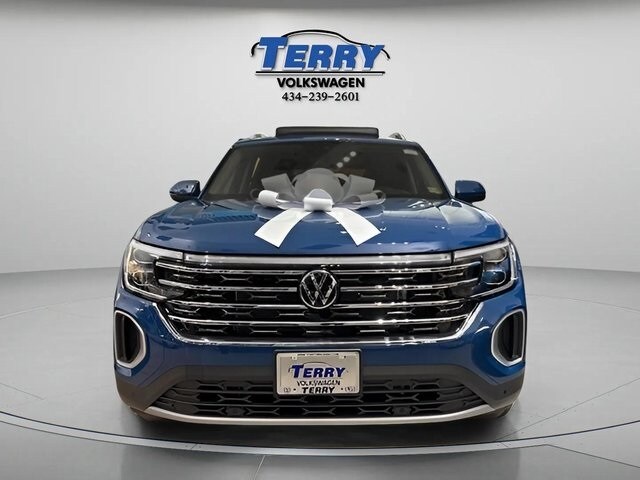 2025 Volkswagen Atlas SEL photo 2