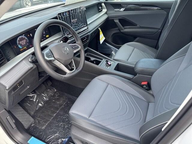2025 Volkswagen Tiguan SE photo 4