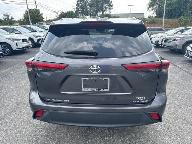 2023 Toyota Highlander XLE photo 2