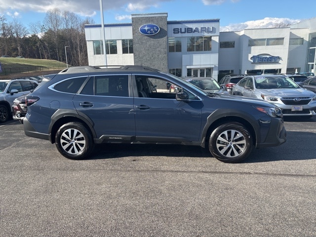 2025 Subaru Outback Premium's photo