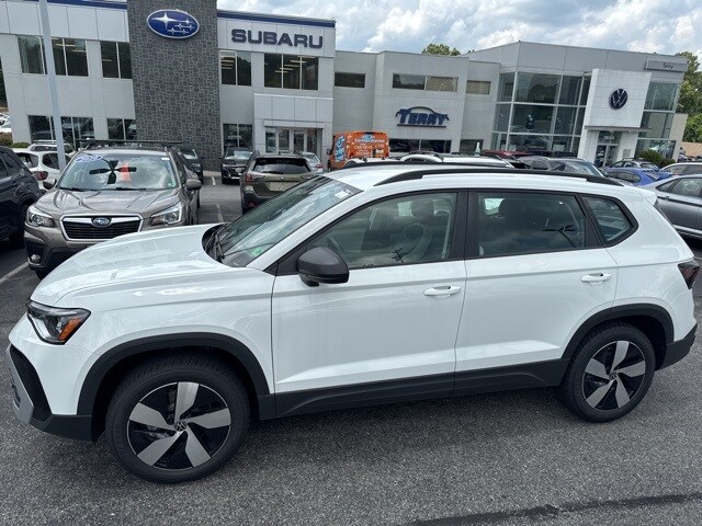 2025 Volkswagen Taos S photo 3