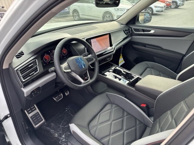 2025 Volkswagen Atlas Peak Edition SE photo 3