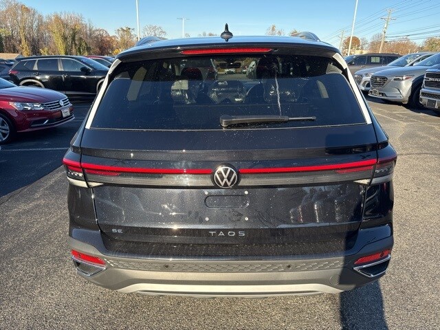 2026 Volkswagen Taos SE photo 2