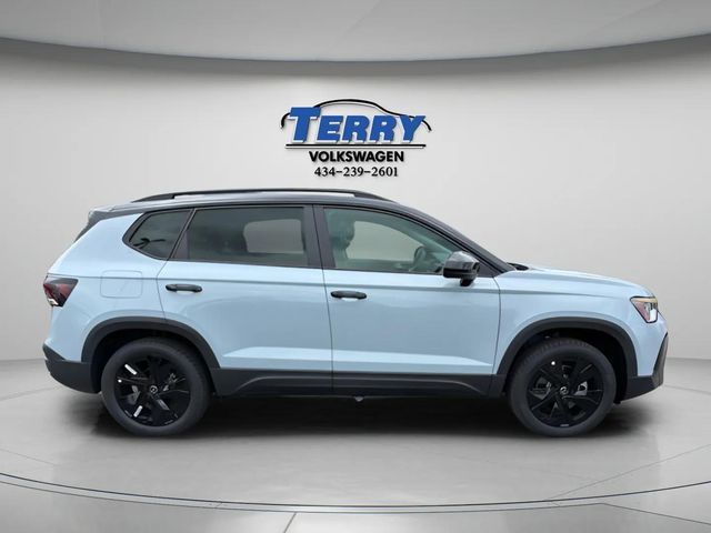 2026 Volkswagen Taos 1.5T SE Black's photo
