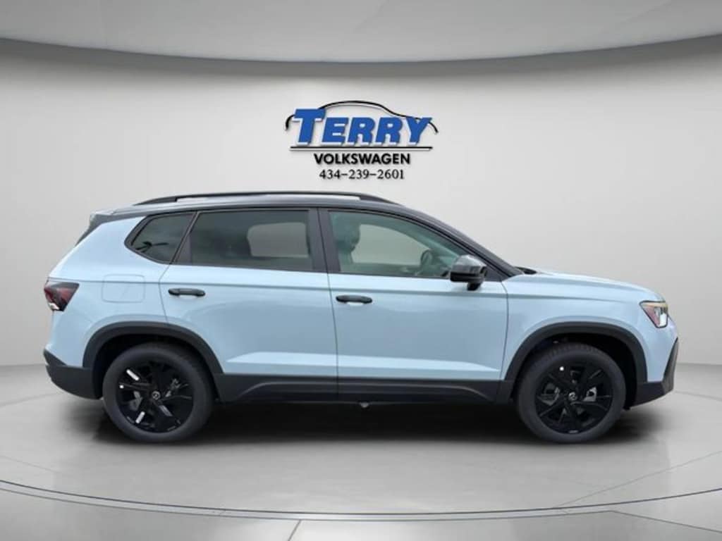 New 2026 Volkswagen Taos 1.5T SE Black SUV