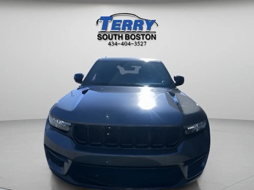 Used 2024 Jeep Grand Cherokee Laredo SUV