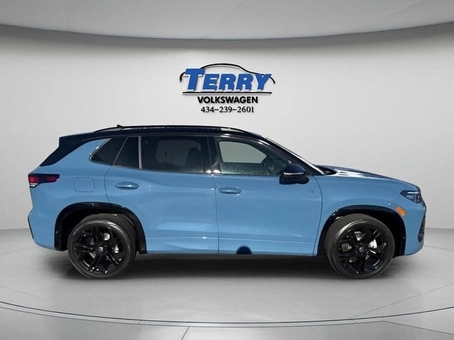 2025 Volkswagen Tiguan SE R-LINE BLACK's photo